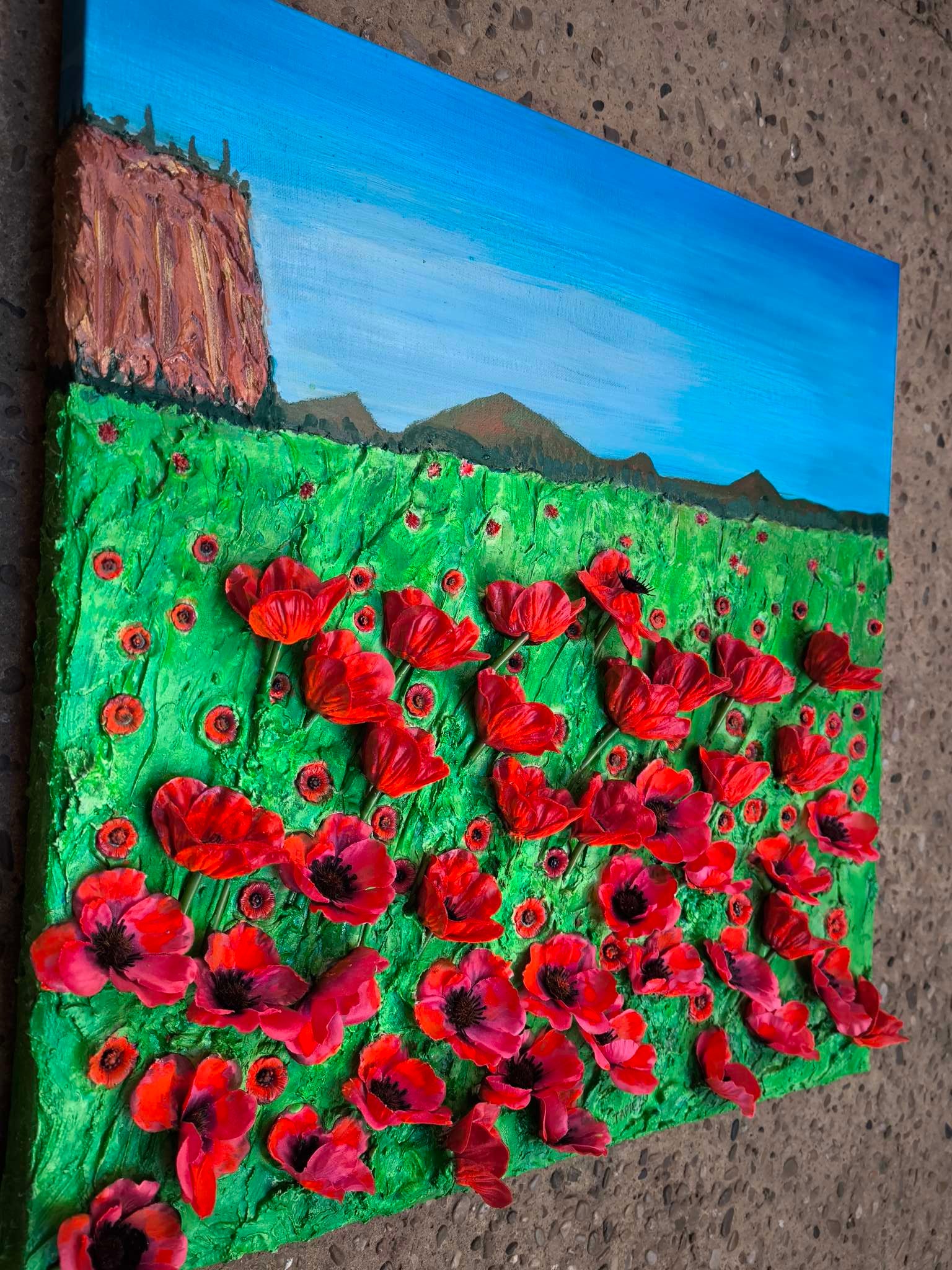 Une œuvre vibrante, intense, en quête d'harmonie. Coquelicots en relief 3d. Mise en scène dans la technique de peinture au sable. François Tapiézo s'inscrit dans une démarche d'art contemporain novateur en Provence. Les pigments, une matière naturelle, noble et vivante, dialogue avec une peinture imaginative et toujours joyeuse. Des textures récompensées dans le monde entier.