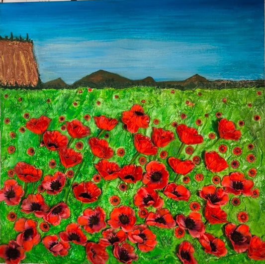 Champ de coquelicots rouges en relief 3d. Peinture contemporaine, sable et pigments. Falaises ocrées de Roussillon en Provence et montagnes du Luberon en arrière plan. Œuvre de François Tapiézo