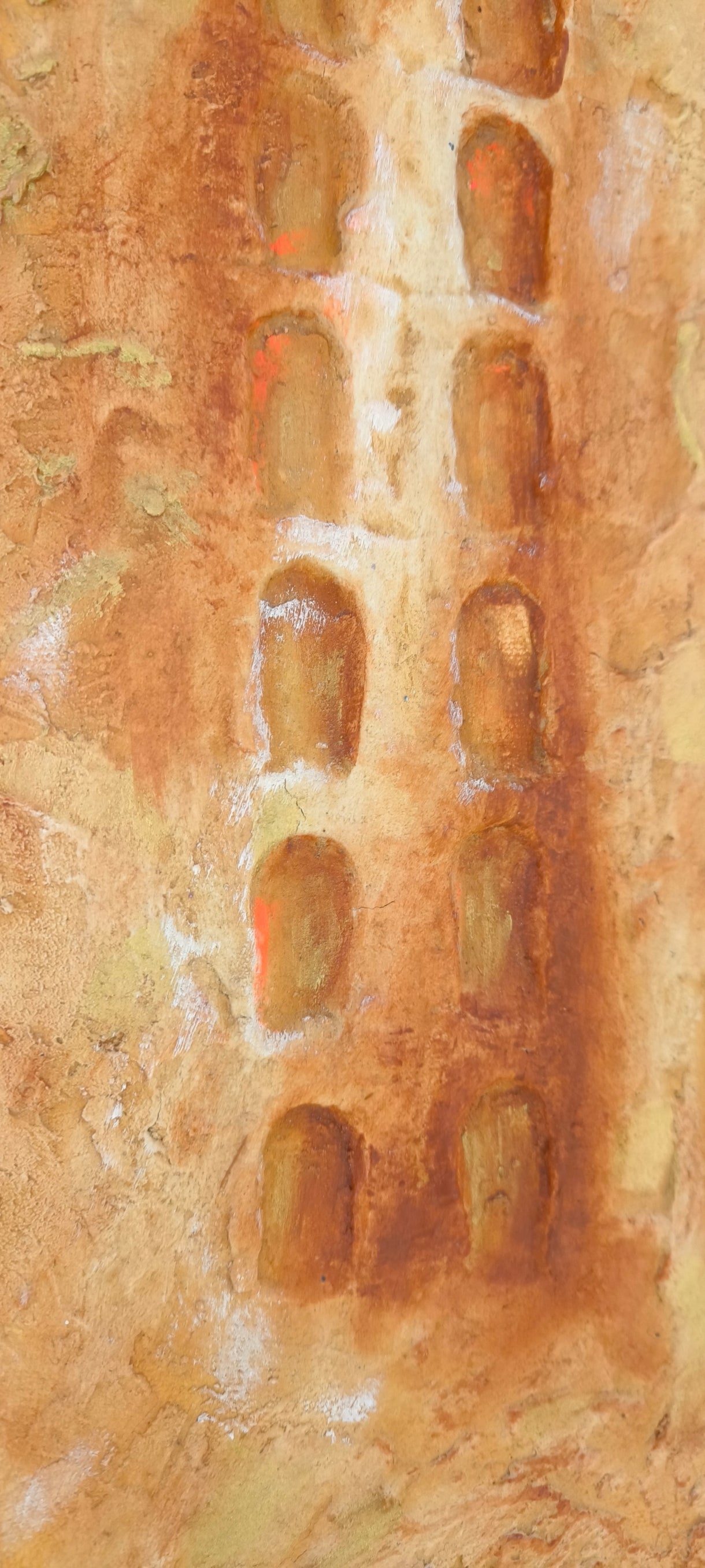 TÓTEM - Torre de Babel - Elevación vertical ocre